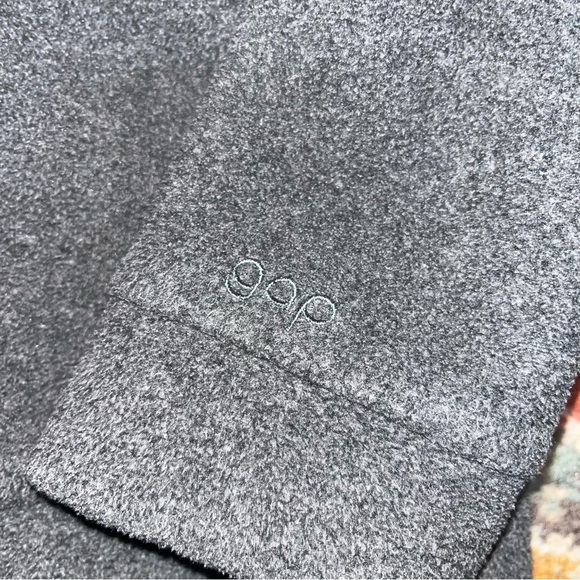 Gap zip up fleece jacket adult size S dark gray, EUC - Picture 3 of 7